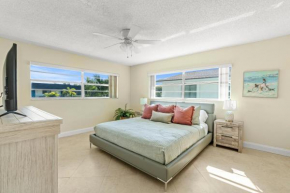 1 Block To The Beach! King Beds! Spacious!